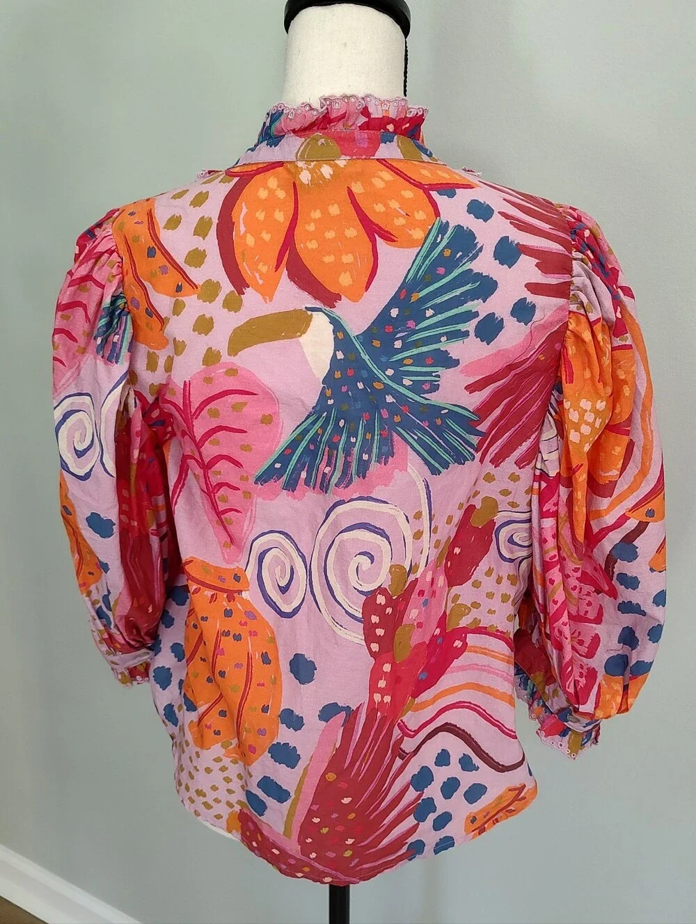 FARM Rio Lilac Colorful Party Blouse Ruffle Puff Sleeve Pink Tropical Bird M